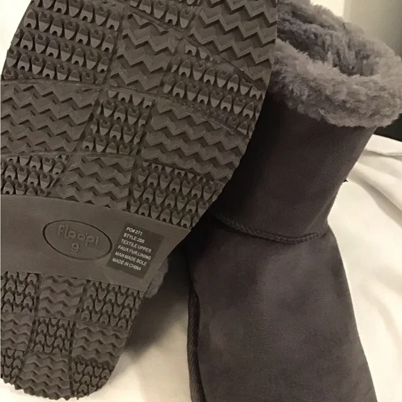 Cozy Gray Shearling Boots - Picture 6 of 7